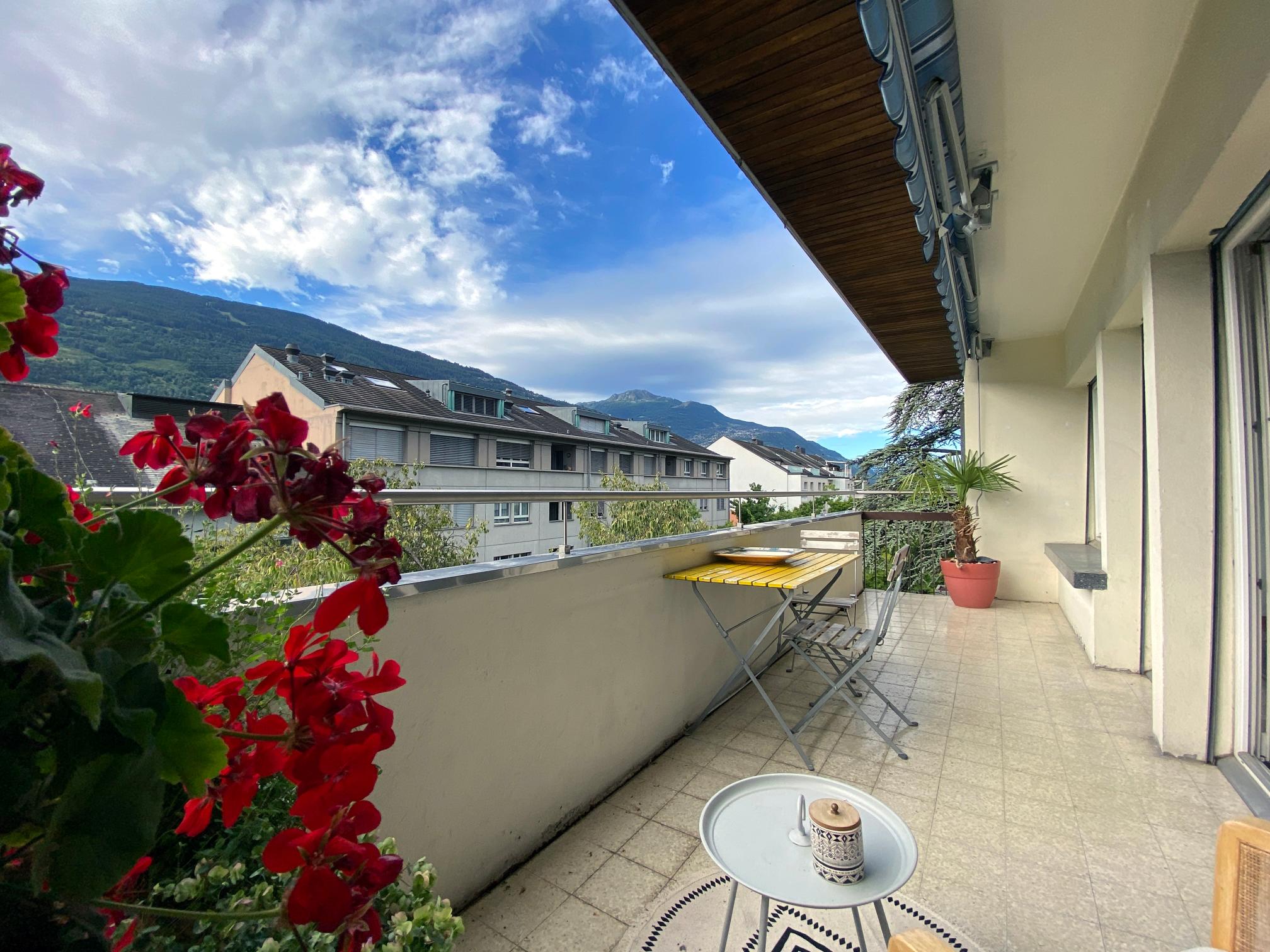 Grand appartement traversant et lumineux de 5.5p